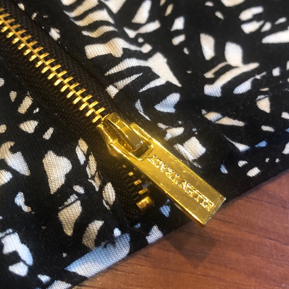 Ellen Tracy Quarter Sleeve shirt with zippers. Size medium. “Bouncy” material. - Picture 4 of 9